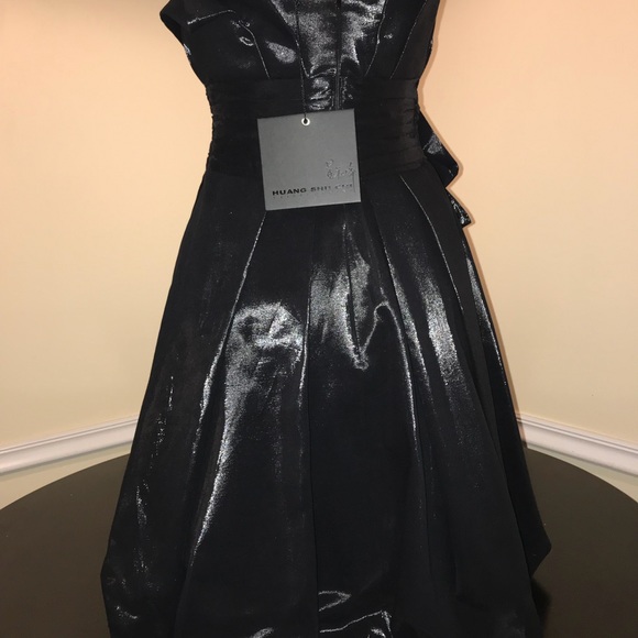 Black satin strapless cocktail dress. - Picture 3 of 4